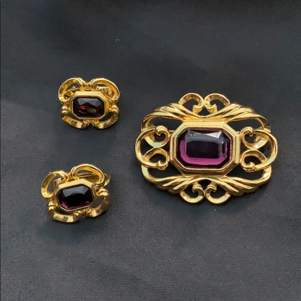 Vintage brooch/pin and clip on earrings